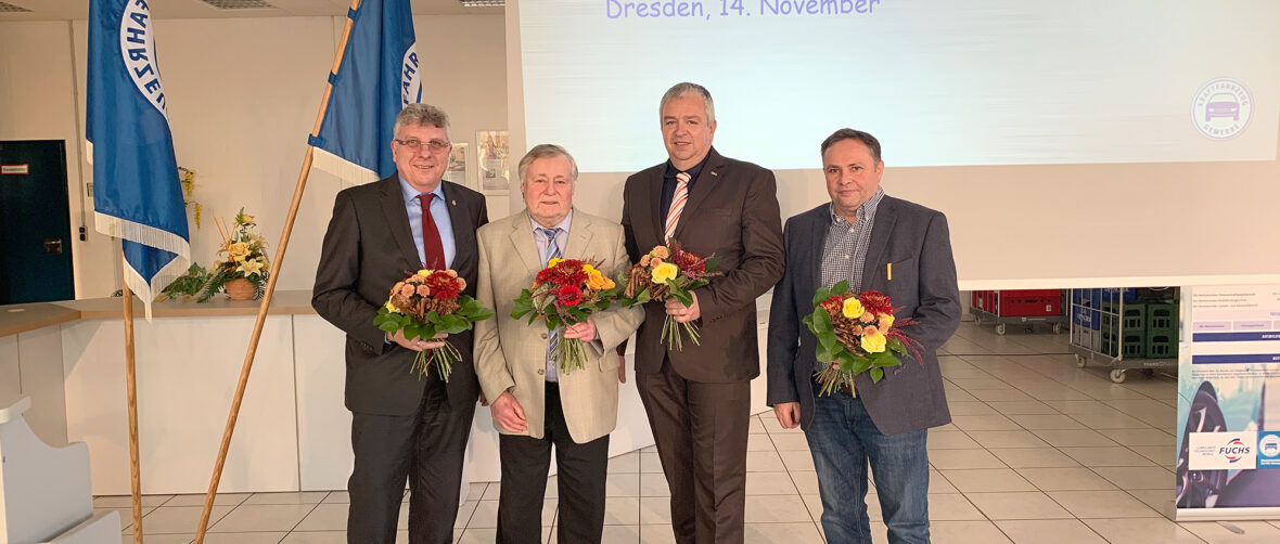 Wolfgang Seifert (2. v. l.) mit dem neugewählten Präsidenten Ralf Herrmannsdorf und den Vorstandsmitgliedern Michael Schneider und Henry Siebeneicher (v. l.)