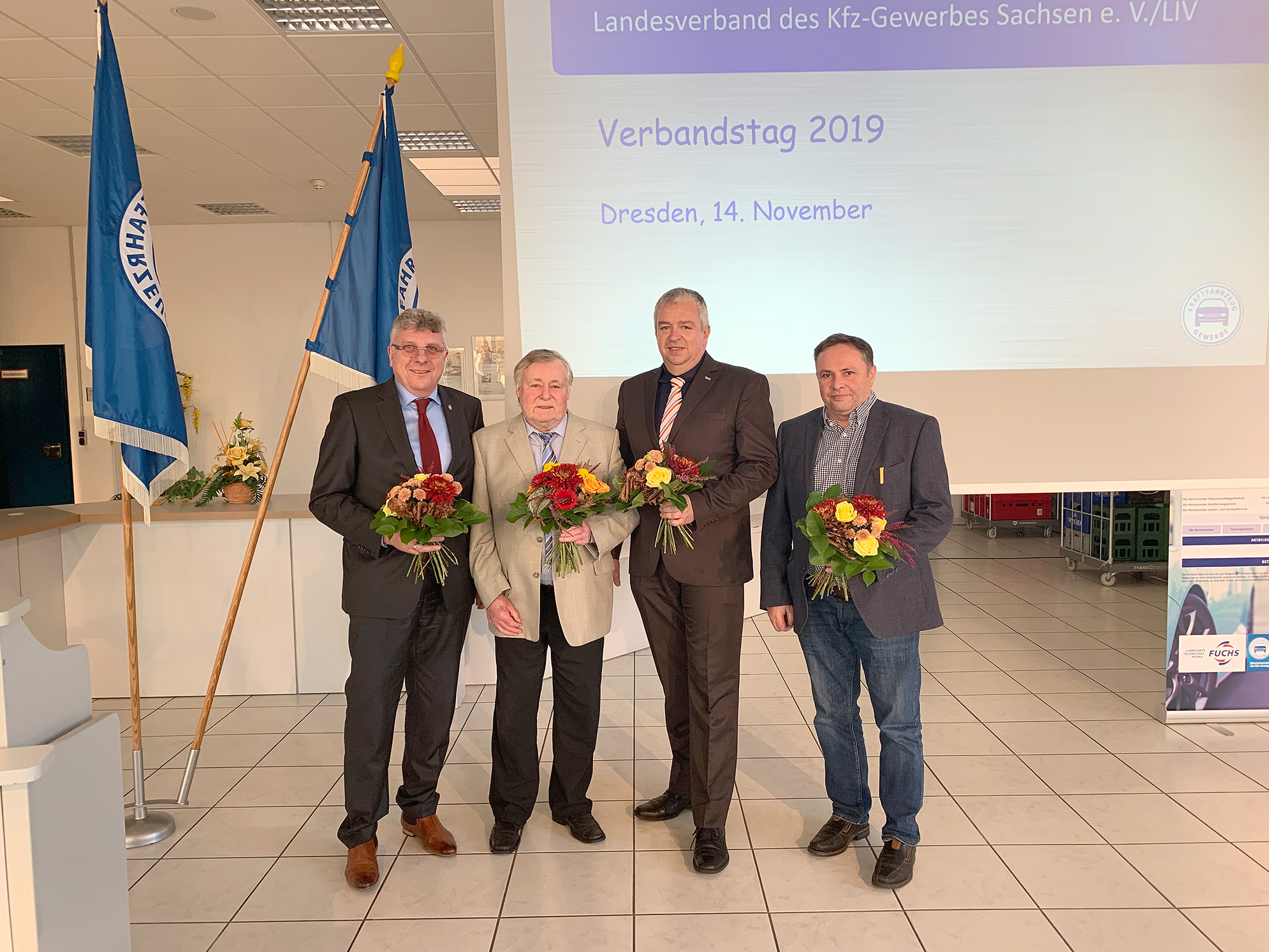 Wolfgang Seifert (2. v. l.) mit dem neugewählten Präsidenten Ralf Herrmannsdorf und den Vorstandsmitgliedern Michael Schneider und Henry Siebeneicher (v. l.)